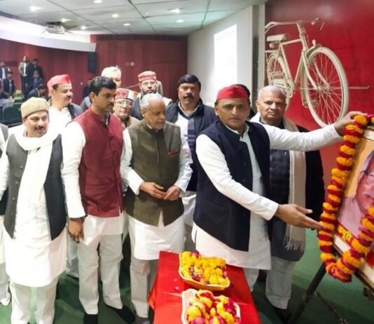 कर्पूरी ठाकुर को भारत रत्न मिलना सामाजिक न्याय आंदोलन की जीत: अखिलेश कर्पूरी ठाकुर को भारतरत्न