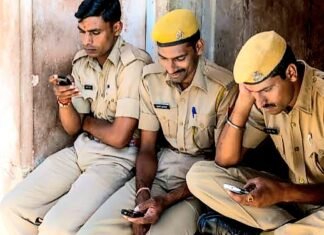 सुरक्षा ड्यूटी में मोबाइल