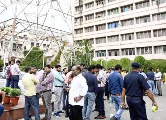 पाकिस्तान-अफगानिस्तान में 5.8 तीव्रता का भूकंप, दिल्ली-एनसीआर समेत कई राज्यों में महसूस हुए झटके दिल्ली एनसीआर में भूकंप