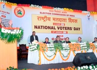 मतदान की शपथ दिला मुख्य सचिव दुर्गा शंकर मिश्र ने कहा, देश में सुशासन व अच्छी सरकार के लिए आपका वोट बहुत महत्वपूर्ण मतदान की शपथ