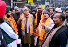अमीनाबाद के जाम से मिलेगी राहत, वार्डों का निरीक्षण कर सुरेश खन्ना ने दिया सड़क पर रेलिंग व CCTV कैमरे लगाने का निर्देश अमीनाबाद का जाम