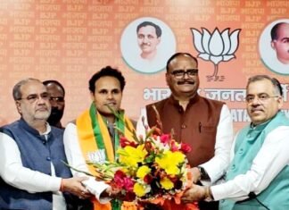 BSP को झटका दे भाजपा में शामिल हुए सांसद रितेश पांडे