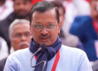 प्रदर्शन में केजरीवाल