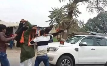 स्‍वामी प्रसाद मौर्या का व‍िरोध