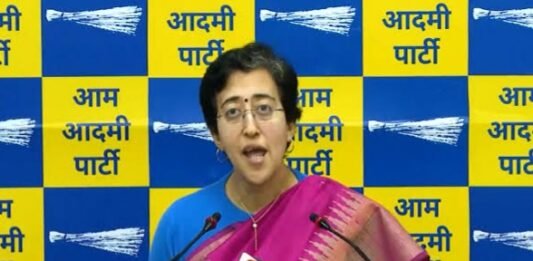 ED छापेमारी को धमकाने की कोशिश बता आतिशी ने प्रधानमंत्री मोदी से कहा, हम डरने वाले नहीं, अफसरों पर भी लगाएं मारपीट के आरोप डरने वाले नहींं