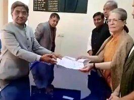 नामांकन करतीं सोनिया गांधी
