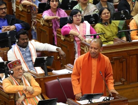 सीएम योगी का अखिलेश पर पलटवार, वोट बैंक खिसकने के डर से नेता प्रतिपक्ष नहीं जाते अयोध्या विधानसभा में सीएम योगी