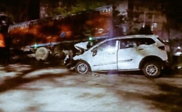 जौनपुर: ट्रक में घुसी तेज रफ्तार अर्टिगा एक ही परिवार के सात सदस्यों की दर्दनाक मौत, दो की हालत गंभीर ट्रक में घुसी कार