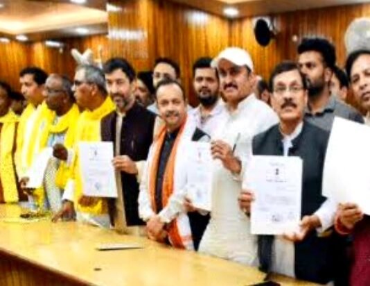 यूपी विधानपरिषद चुनाव में बीजेपी-सपा समेत अन्य पार्टियों के 13 सदस्य निर्विरोध निर्वाचित यूपी विधानपरिषद चुनाव
