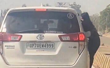 मॉल के पास चलती इनोवा से लटकी युवती का Video वायरल, FIR दर्ज इनोवा से लटकी युवती