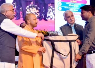 CM योगी ने कहा, राष्ट्र निर्माण अभियान से जोड़ युवाओं-उद्यमियों को विकास के पथ पर किया अग्रसर विश्वकर्मा श्रम सम्मान योजना