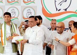 सपा छोड़ समर्थकों संग कांग्रेस में शामिल हो बोले उज्जव रमण सिंह, भाजपा को राष्ट्रीय स्तर पर कांग्रेस ही हरा सकती