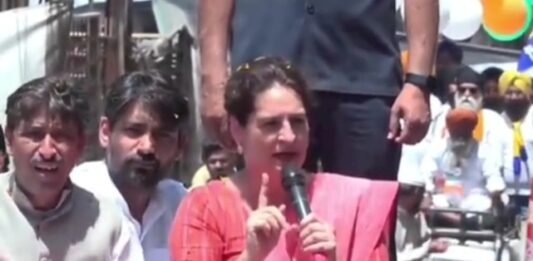 सहारनपुर रोड शो में बोलीं प्रियंका, मोदी को सत्य नहीं चाहिए सत्ता