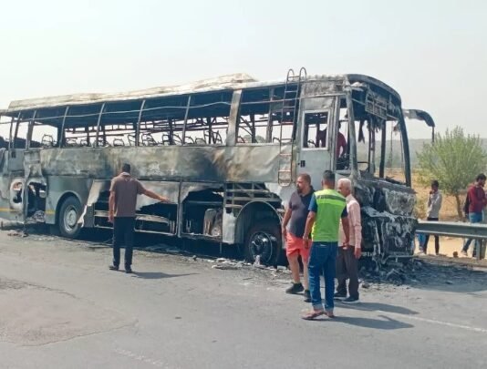 मथुरा दर्शन कर लौट रहे श्रद्धालुओं की बस में लगी आग में छह महिला समेत नौ की जलकर दर्दनाक मौत, दर्जनों घायल श्रद्धालुओं की बस में आग