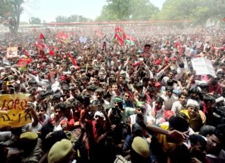प्रयागराज में राहुल-अखिलेश की जनसभा में उमड़ी भारी भीड़, संक्षेप में रखनी पड़ी बात जनसभा में उमड़ी भीड़