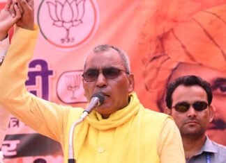 ओपी राजभर की समर्थकों को नसीहत, इंडिया गठबंधन वाले शराब बांटने आएं तो बोतल छीन दबा दीजिएगा कमल का बटन ओपी राजभर
