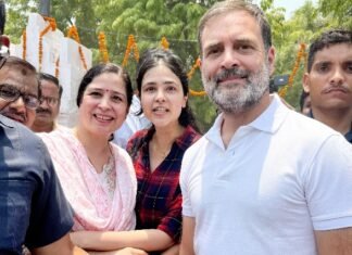 रायबरेली पहुंचे राहुल गांधी