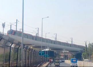 जब एकाएक हनुमान सेतु के ऊपर थम गए मेट्रो के पहिए, यात्री हुए परेशान