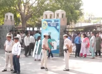 दिल्ली-नोएडा के कई स्कूलों को मिली बम से उड़ाने की धमकी, मचा हड़कंप
