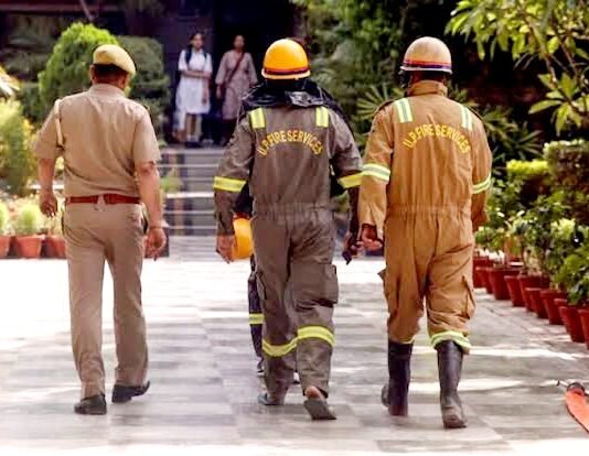 दिल्ली-लखनऊ के बाद अहमदाबाद के स्कूलों को मिली बम से उड़ाने की धमकी