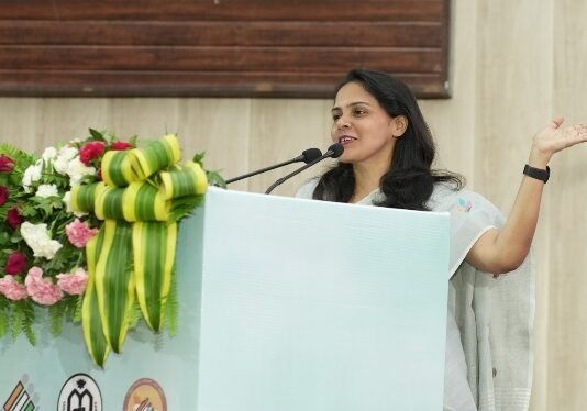 कमिश्नर की जनता से अपील अधिक से अधिक करें मतदान, DM ने दिलाई शपथ कमिश्नर की अपील