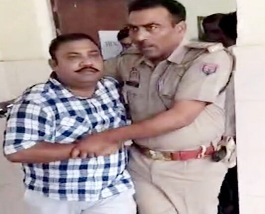 लखनऊ कोर्ट की पार्किंग में पिस्टल लेकर घुसा दबंग, पुलिस ने दबोचा पिस्टल