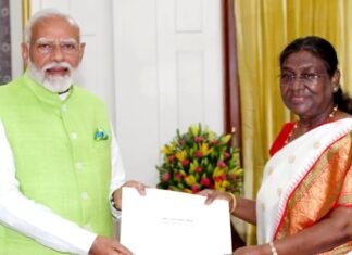 नरेंद्र मोदी ने राष्ट्रपति द्रौपदी मुर्मू को सौंपा इस्तीफा पीएम मोदी का इस्तीफा