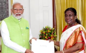 पीएम मोदी का इस्तीफा