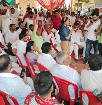 धांधली की आशंका पर अखिलेश ने सपा नेता-कार्यकर्ताओं को मतगणना केंद्र के चारों तरफ किया तैनात सपा नेता कार्यकर्ता