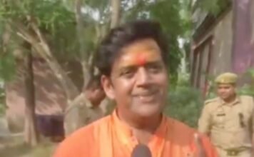 भाजपा सांसद रवि किशन मतदान कर बोले, प्रधानमंत्री मोदी ने साधना कर किया सूर्य देव को शांत रवि किशन