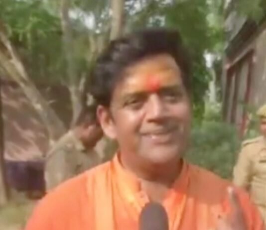 भाजपा सांसद रवि किशन मतदान कर बोले, प्रधानमंत्री मोदी ने साधना कर किया सूर्य देव को शांत रवि किशन