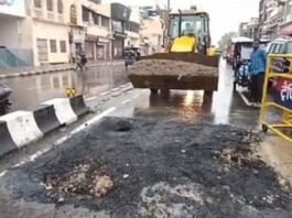 बारिश ने फिर खोली अयोध्या के विकास की पोल, रामपथ पर भरा पानी, सड़कें धंसी, मोहल्लों से लेकर सरकारी कार्यालय तक में जलभराव अयोध्या का रामपथ
