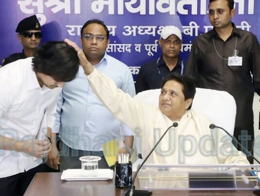 आखिरकार मायावती ने आकाश आनंद को फिर बनाया अपना उत्तराधिकारी, राष्ट्रीय संयोजक की भी लौटाई जिम्मेदारी मायावती आकाश आनंद
