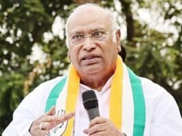 खड़गे का मोदी सरकार पर निशाना, ‘सबके सिर पर छत की गारंटी निकली खोखली, तीन करोड़ घरों का पीटा जा रहा ढिंढोरा’ छत की गारंटी