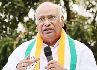 खड़गे का मोदी सरकार पर निशाना, ‘सबके सिर पर छत की गारंटी निकली खोखली, तीन करोड़ घरों का पीटा जा रहा ढिंढोरा’ छत की गारंटी