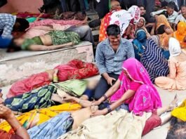 हाथरस सत्संग भगदड़ में मरने वालों की संख्या हुई 121, मुख्य सेवादार पर मुकदमा, सिपाही से बाबा बनने वाले को पुलिस ने छोड़ा हाथरस सत्संग भगदड़