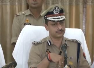 भोले बाबा सत्संग भगदड़ कांड में पुलिस ने छह सेवादारों को दबोचा, देव प्रकाश पर एक लाख का ईनाम हाथरस भगदड़ कांड