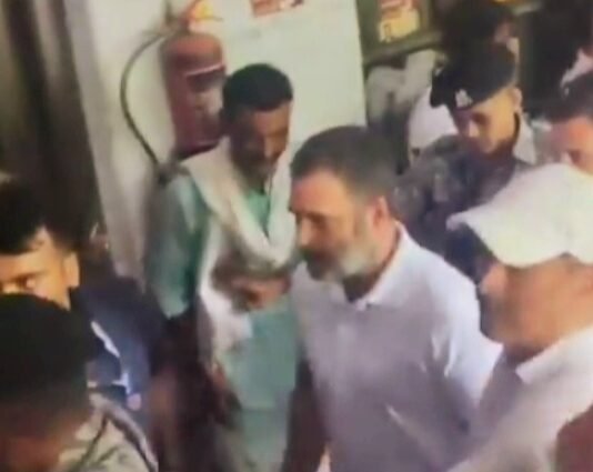 सुल्‍तानपुर पहुंचे राहुल गांधी