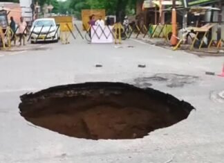 फिर धंसी सड़क