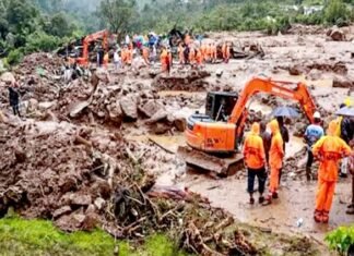 केरल में भीषण बारिश के बीच लैंडस्लाईड, 63 की मौत, मलबे में फंसे सौ से ज्यादा लोग केरल में लैंडस्लाईड