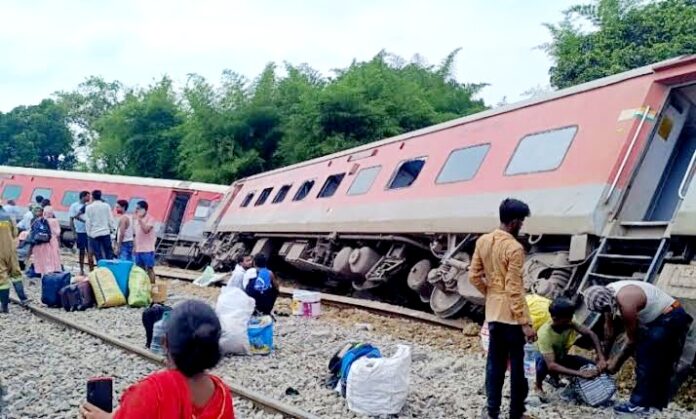 डिब्रूगढ़ एक्सप्रेस दुर्घटनाग्रस्‍त