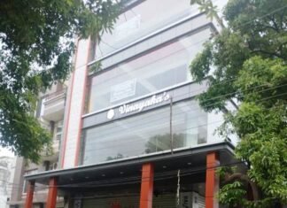 गोमतीनगर के आवासीय प्लॉट पर हो गया पांच मंजिला कॉमर्शियल निर्माण, फीनिशिंग के बाद LDA को दिखा, डराने के लिए किया सील पांच मंजिला अवैध निर्माण