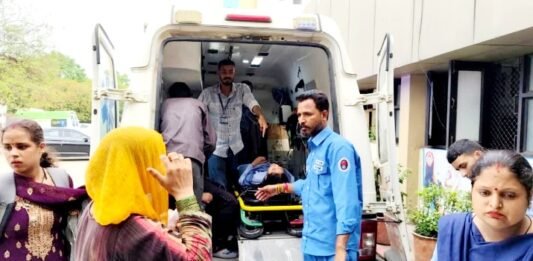 स्कूली बस पलटने से 50 बच्चे घायल, तेज रफ्तार की वजह से हुआ सड़क हादसा भीषण सड़क हादसा