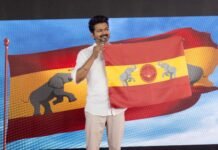 सुपरस्टार थलापति विजय ने अपनी पार्टी TVK के झंडे व चुनाव निशान का किया अनावरण, कहीं ये खास बातें तमिलगा वेत्री कजगम