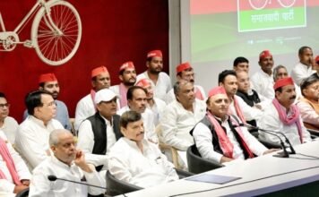बोले अखिलेश, भाजपा सरकार की नकारात्मक राजनीति से हुआ UP का बहुत नुकसान, मुख्यमंत्री ने किया जनता के साथ भेदभाव नकारात्मक राजनीति