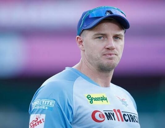 बाॅलिंग कोच