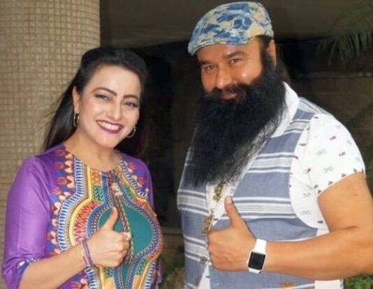 फिर जेल से बाहर निकला हत्या व साध्वियों से बलात्कार का दोषी राम रहीम, चुनाव से पहले मेहरबान हुई BJP सरकार गुरमीत राम रहीम