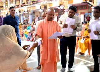 मंदिर में जनता दर्शन