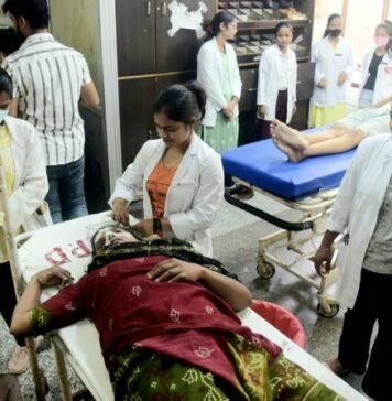 मकान पर कब्जे से परेशान महिला ने सीएम आवास के पास खाया जहरीला पदार्थ, मचा हड़कंप सीएम आवास के पास