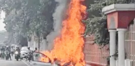 कार में लगी आग